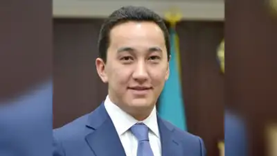 Новый депутат Мажилиса принес присягу, фото - Новости Zakon.kz от 06.03.2024 10:12