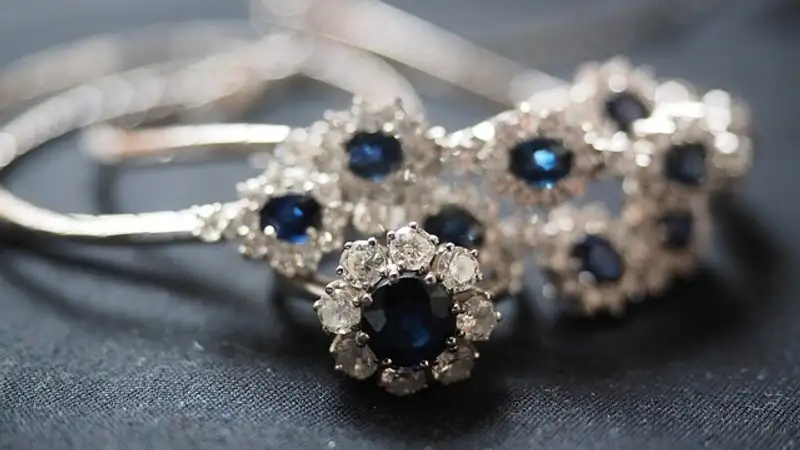 Как подобрать украшение в подарок девушке