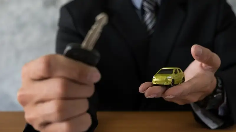 В Астане у должников по алиментам конфисковали автомобили