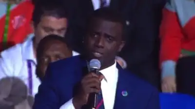 Парень из Уганды попросился к Путину в сыновья, фото - Новости Zakon.kz от 07.03.2024 05:15