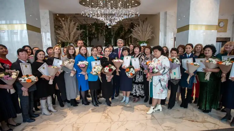 "Помните, что мы вас любим": аким ВКО поздравил женщин с 8 Марта