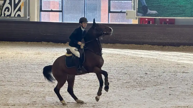 В Астане состоялось открытое первенство по конному спорту среди девушек