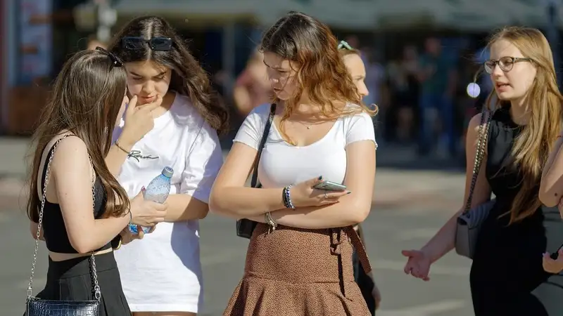 Депрессию у подростков ученые связывают с недостатком сна и ранним подъемом в школу