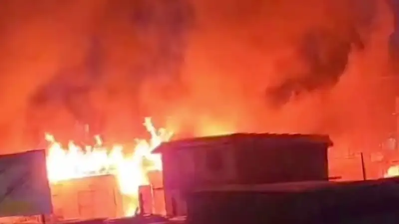 Два человека пострадали в крупном пожаре на СТО в Костанае