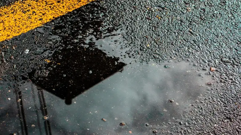 В двух областях страны возможен гололед, предупреждает дорожный оператор