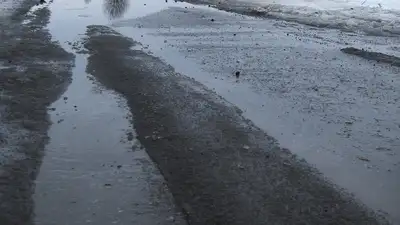 Дорожники расчищают республиканские трассы в Акмолинской области