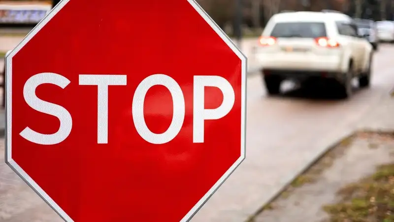 На двух дорогах республиканского значения закрыли проезд