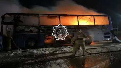 сгорел автобус, фото - Новости Zakon.kz от 11.03.2024 22:06