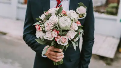 Казахстанцы узнали "цветочного героя" из Шымкента в скандальном видео, фото - Новости Zakon.kz от 11.03.2024 13:19