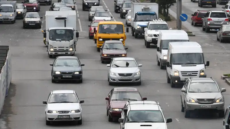 Гигантские пробки на трассе Алматы – Бишкек: что известно к этому часу