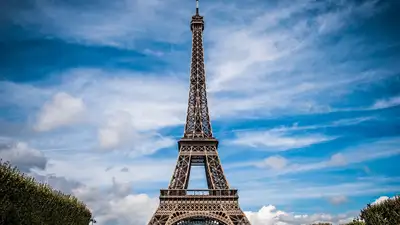 Президент Франции поздравил казахстанцев с помолвкой на Эйфелевой башне, фото - Новости Zakon.kz от 13.03.2024 01:05