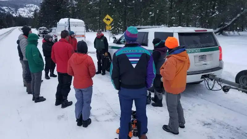 Прогнозировавший лавины синоптик катался на лыжах и погиб под снежным оползнем в США