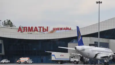 Ситуацию с задержками рейсов из-за непогоды прокомментировали в аэропорту Алматы, фото - Новости Zakon.kz от 13.03.2024 11:23