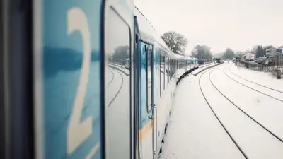 В Актюбинской области поезд попал в снежный плен, фото - Новости Zakon.kz от 13.03.2024 12:09