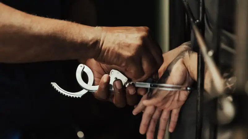 Вооруженный мужчина напал на водителя на трассе под Астаной