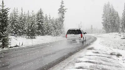 Трассы закрыли из-за снегопада и метели в четырех областях Казахстана , фото - Новости Zakon.kz от 14.03.2024 23:14