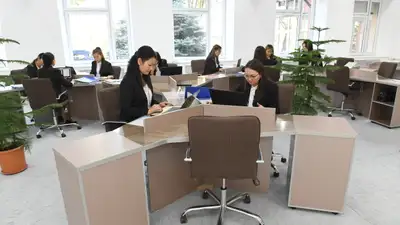 Распределять на работу молодных специалистов, окончивших докуторантуру будут специальные комиссии, фото - Новости Zakon.kz от 14.03.2024 16:21