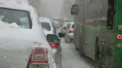 11-балльные пробки образовались на дорогах Алматы