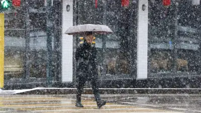 Снегопад, пробки и сноуборды на дорогах Алматы, отключение электричества и Наурыз по-новому, главное к утру, фото - Новости Zakon.kz от 15.03.2024 08:59