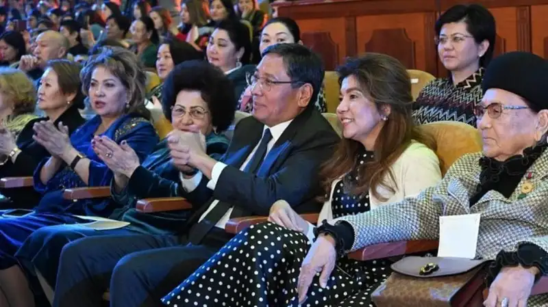 "Передайте супруге спасибо": алматинка обратилась к Досаеву