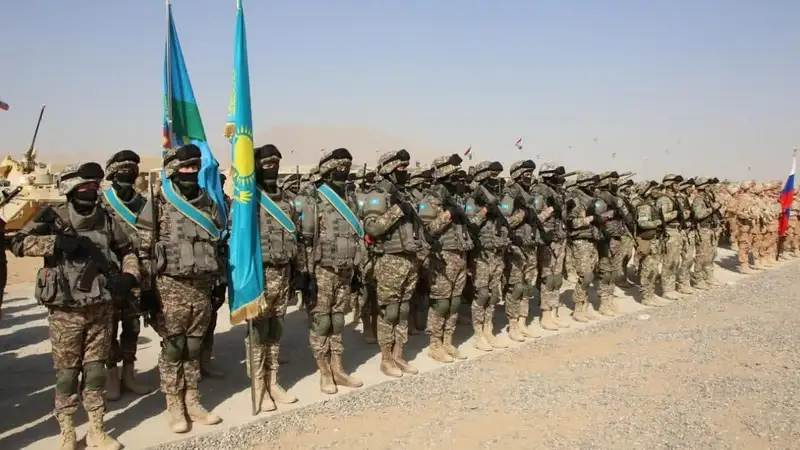 У воинских формирований Казахстана появится единый образец Грамоты президента