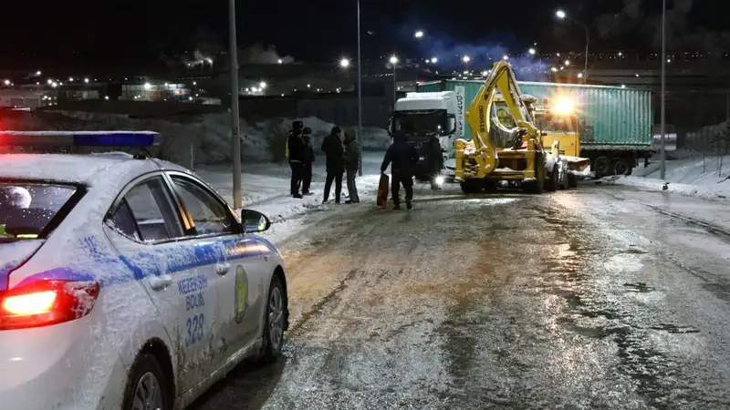 Мощный снегопад в Алматы: сколько ДТП произошло на дорогах города
