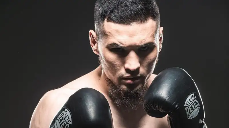 Елеусинова нокаутировали в бою за титул WBC