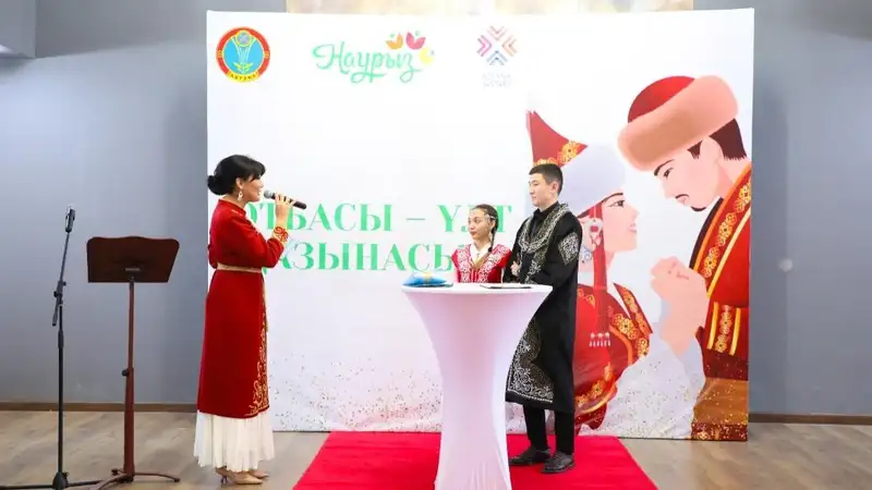 В День Шанырака в Астане провели церемонию бракосочетания для пар