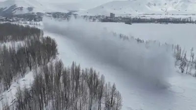 На реках Восточного Казахстана продолжают взрывать лед для предупреждения паводков