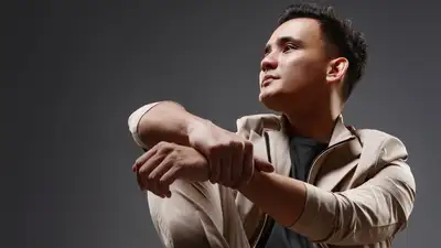 Али Окапов посвятил песню своему отцу, фото - Новости Zakon.kz от 18.03.2024 12:59