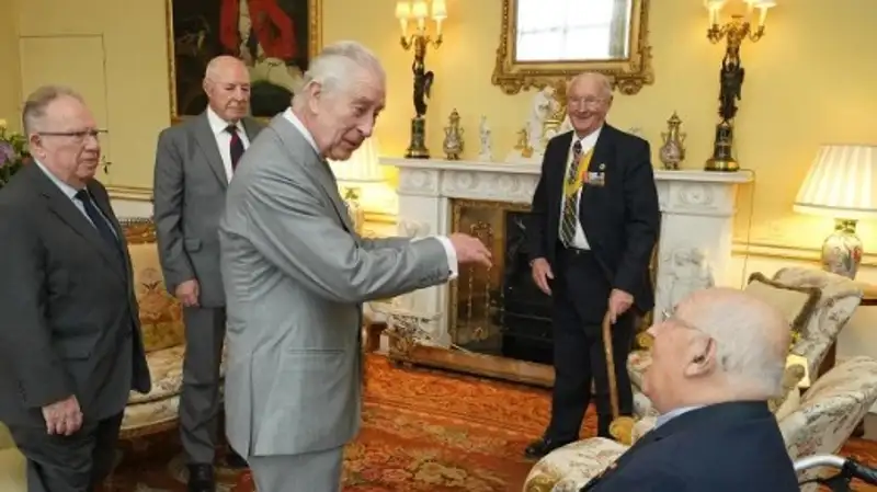 Фотографии Чарльза III опубликовал Букингемский дворец после фейка о его смерти