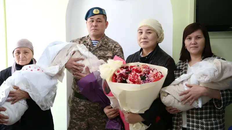 Тройня родилась в семье алматинского военнослужащего