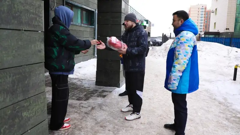 Известный борец в Астане обменял вейпы и сигареты на спортинвентарь