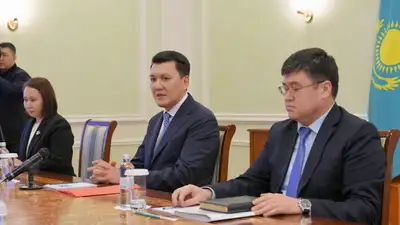 Наркотики, лудомания и бытовое насилие: какие проблемы обсудил Ерлан Карин с руководителями фракций Мажилиса, фото - Новости Zakon.kz от 19.03.2024 19:41