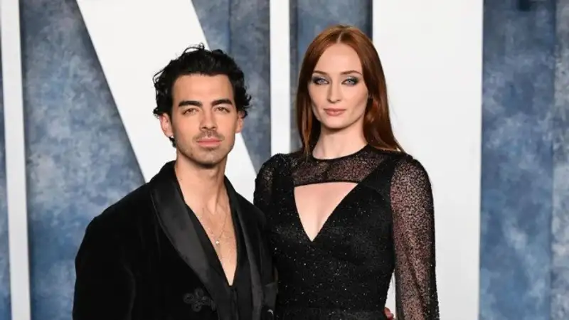 Звезда "Игры престолов" возобновила бракоразводный процесс