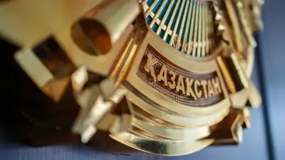 Необходимо модернизировать герб в соответствии с современными требованиями – депутат, фото - Новости Zakon.kz от 20.03.2024 14:01