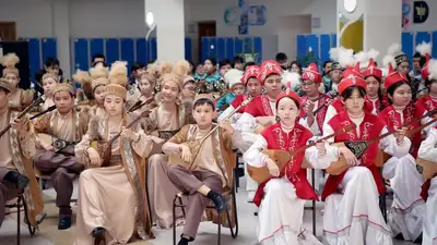 Около двух миллионов детей одновременно исполнили знаменитые кюи в Казахстане, фото - Новости Zakon.kz от 20.03.2024 21:50