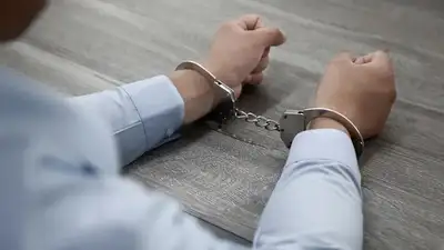 Подозреваемого казахстанца в особо крупном мошенничестве экстрадировали из ОАЭ, фото - Новости Zakon.kz от 20.03.2024 21:54