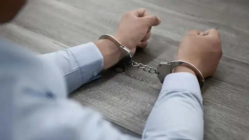 Подозреваемого в особо крупном мошенничестве казахстанца экстрадировали из ОАЭ