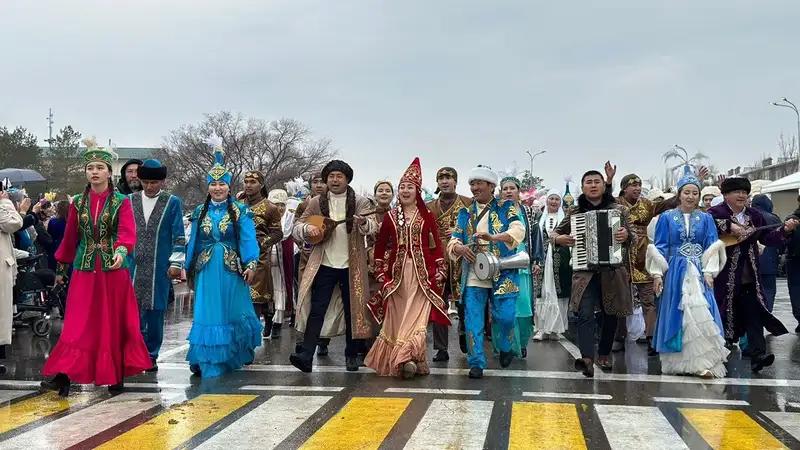 шествие в честь праздника, фото - Новости Zakon.kz от 21.03.2024 11:02