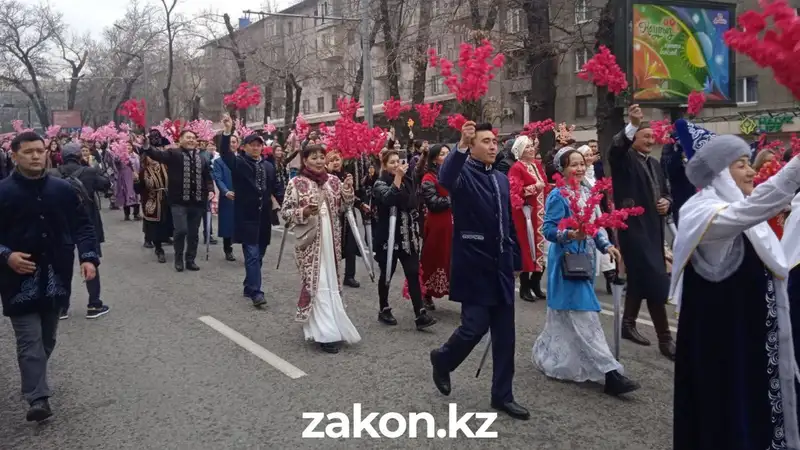 Как алматинцы отмечают Наурыз – фоторепортаж, фото - Новости Zakon.kz от 21.03.2024 10:46