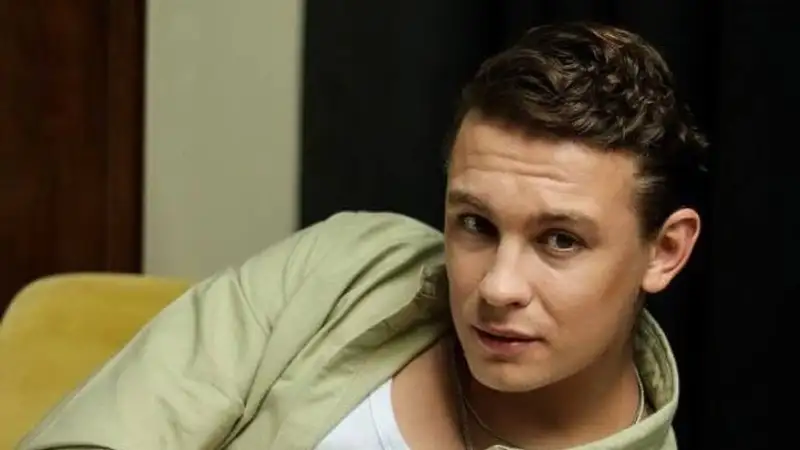 Укусивший за ногу официантку актер из "Слова пацана" объяснил свой поступок в суде