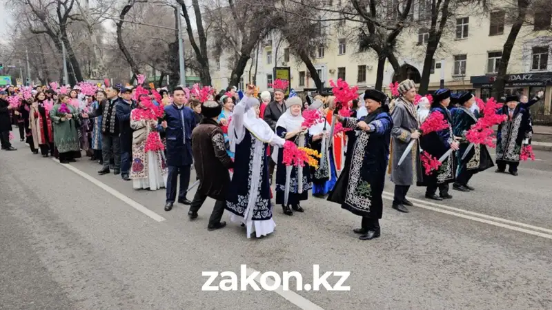 Как алматинцы отмечают Наурыз – фоторепортаж, фото - Новости Zakon.kz от 21.03.2024 10:46