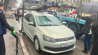 Перебегавшего дорогу парня сбили в Алматы, фото - Новости Zakon.kz от 21.03.2024 18:57