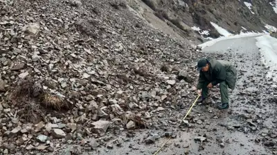 камнепад в алматинских горах, фото - Новости Zakon.kz от 22.03.2024 16:50