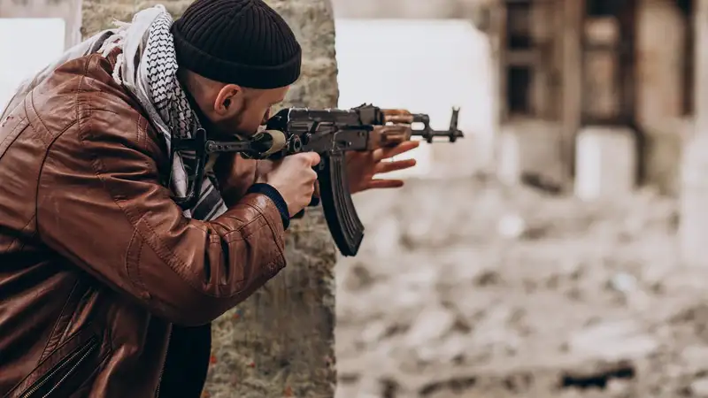 Бежать и прятаться: советы сотрудника спецслужбы, что делать при теракте