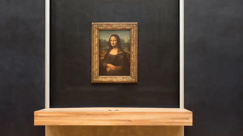 Неизвестные угрожали взорвать "Мону Лизу" и другие памятники искусства в Лувре