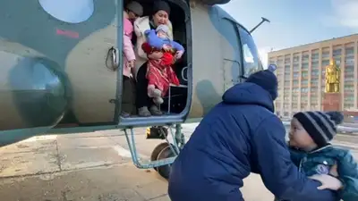 Свыше 100 человек эвакуировали летчики Минобороны из зон стихийного бедствия, фото - Новости Zakon.kz от 27.03.2024 22:00
