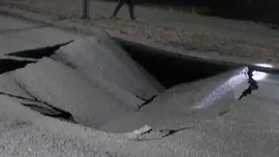 Асфальт ушел под землю в Актобе, фото - Новости Zakon.kz от 28.03.2024 01:55