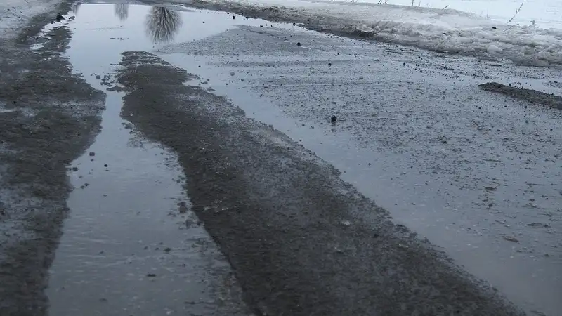 Трассу закрыли из-за опасности размыва в Актюбинской области